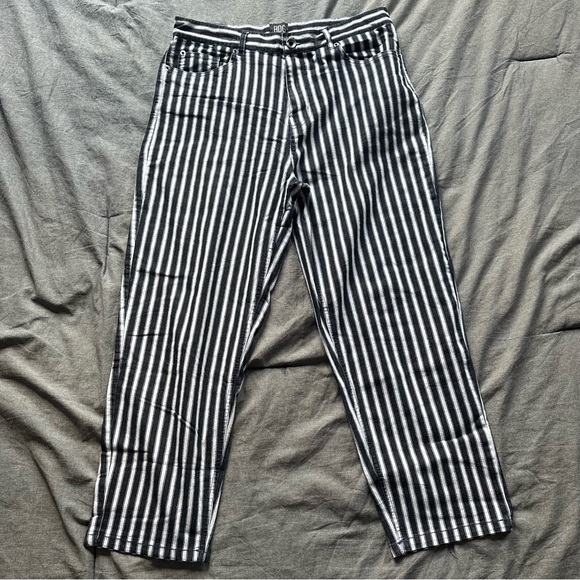 Urban Outfitters Black and White Cropped Striped Denim Pants - Size 30x32 - Picture 2 of 7